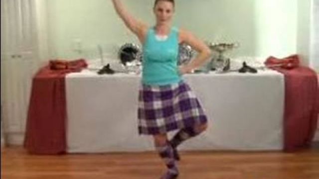 Как делать резкие движения в шотландских танцах 2 часть